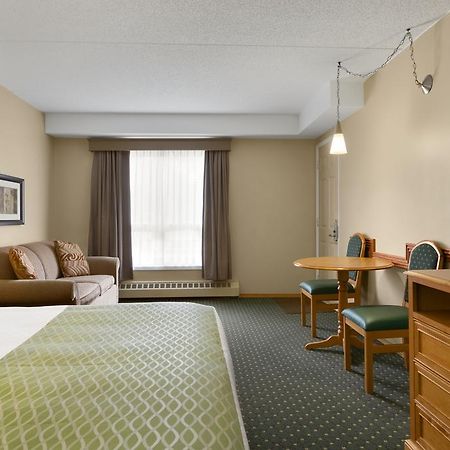 Colonial Square Inn & Suites Σασκάτουν Εξωτερικό φωτογραφία
