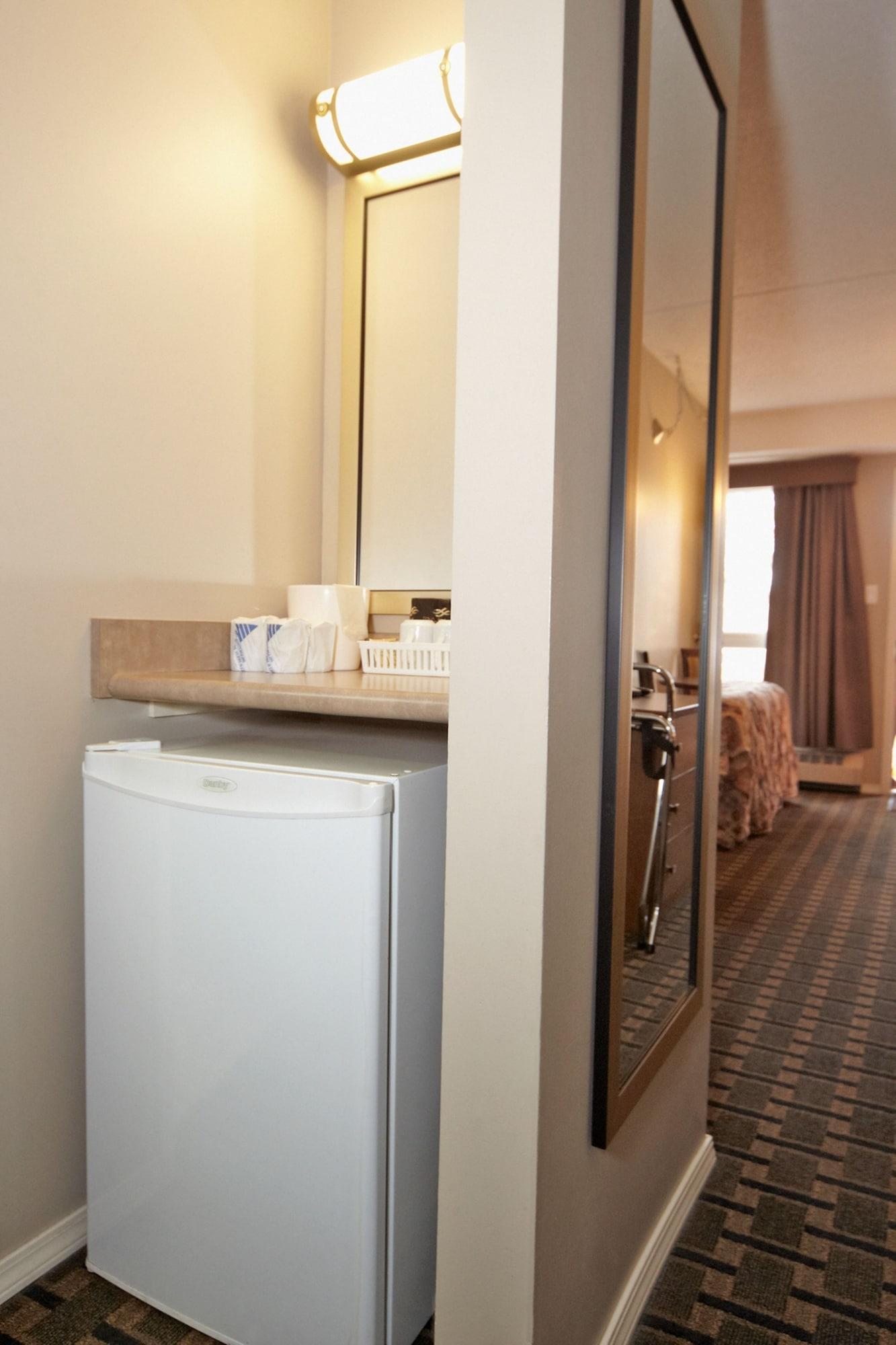 Colonial Square Inn & Suites Σασκάτουν Εξωτερικό φωτογραφία