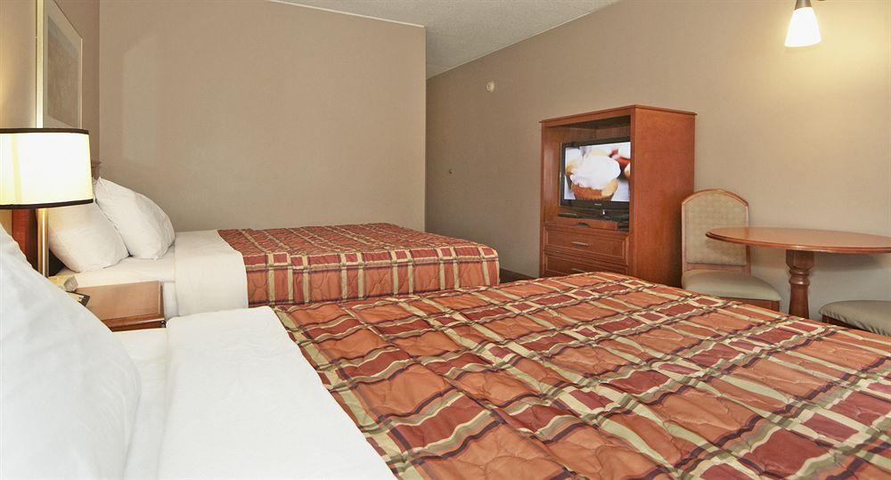 Colonial Square Inn & Suites Σασκάτουν Εξωτερικό φωτογραφία