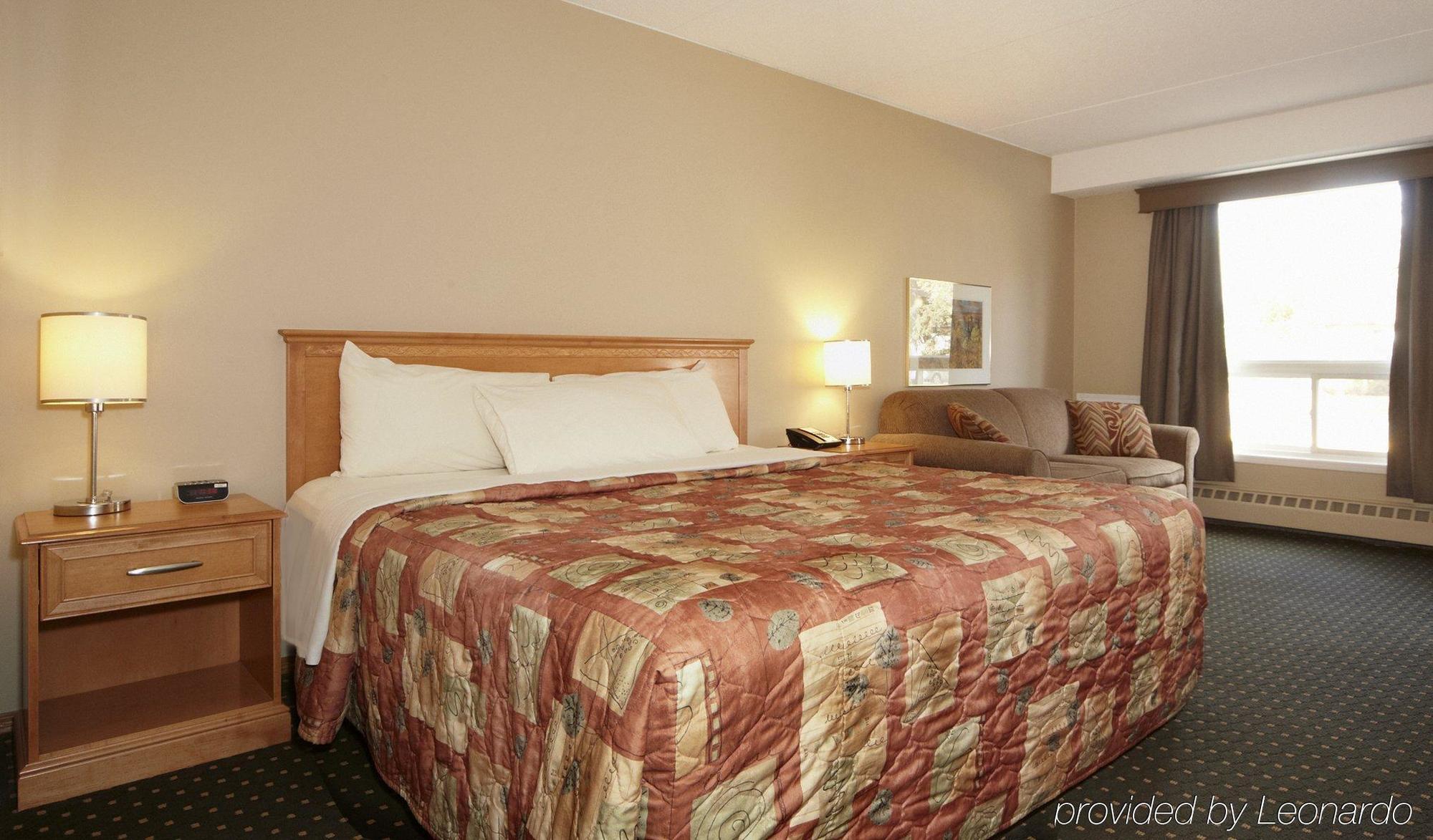 Colonial Square Inn & Suites Σασκάτουν Εξωτερικό φωτογραφία