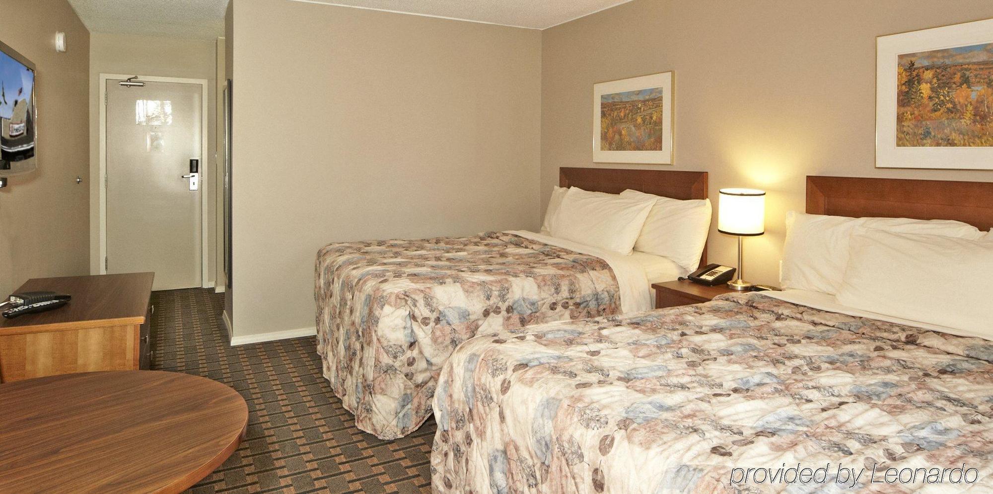 Colonial Square Inn & Suites Σασκάτουν Εξωτερικό φωτογραφία