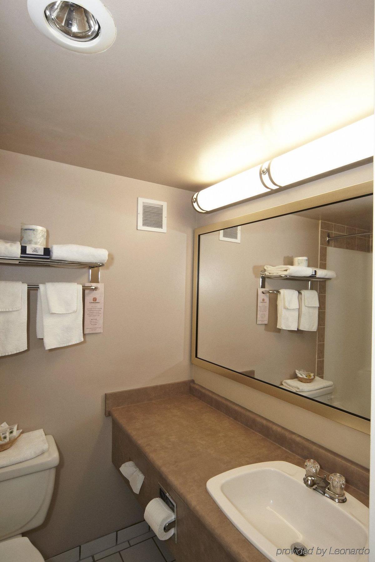 Colonial Square Inn & Suites Σασκάτουν Εξωτερικό φωτογραφία