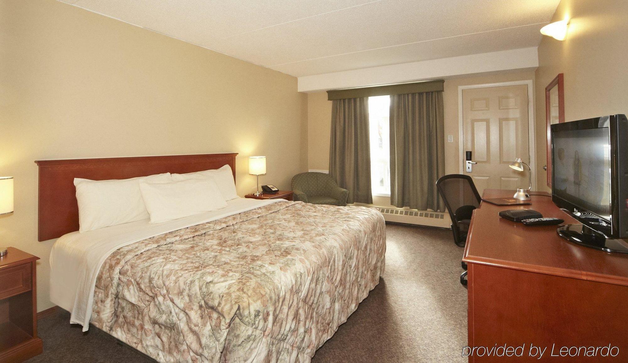Colonial Square Inn & Suites Σασκάτουν Εξωτερικό φωτογραφία