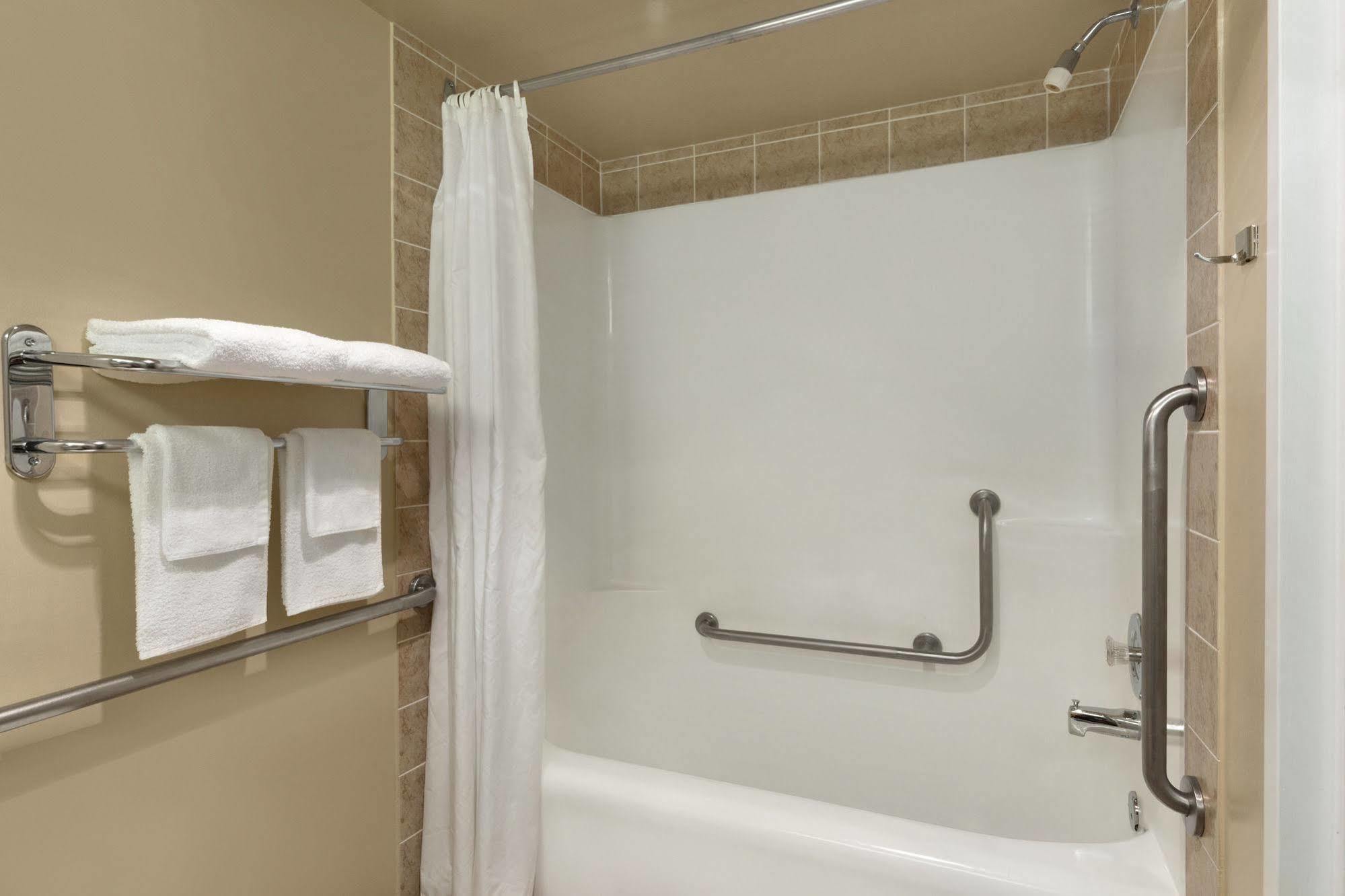 Colonial Square Inn & Suites Σασκάτουν Εξωτερικό φωτογραφία